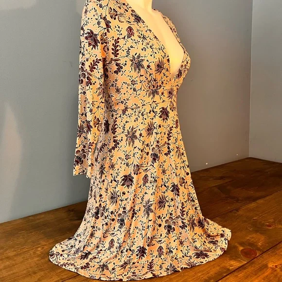 Purple Floral Knee-Length Dress - Picture 3 of 4